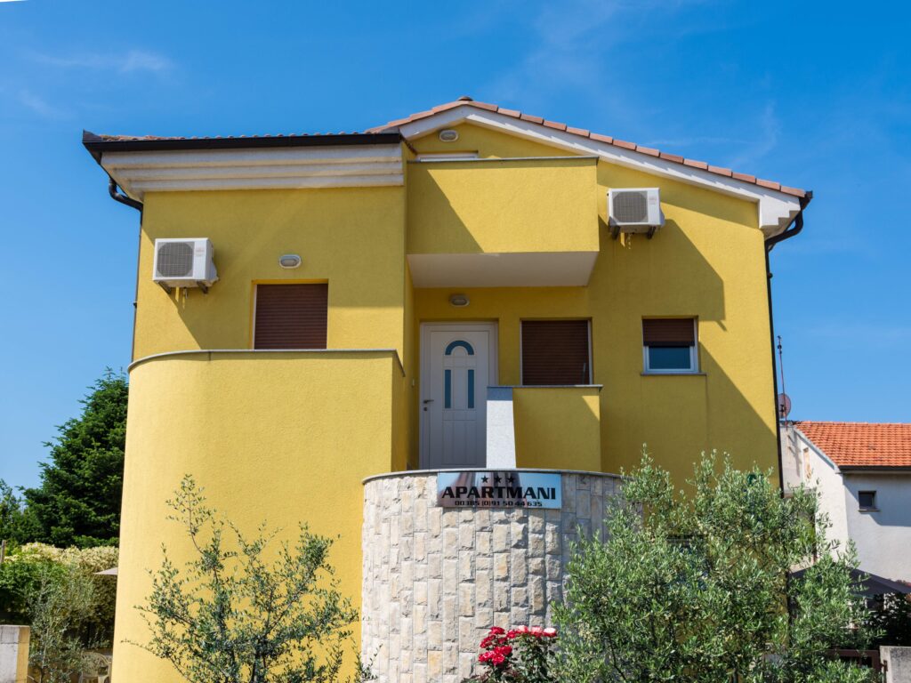 House with Manuela Apartments Pula, private accommodation in Pula